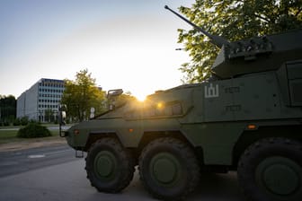 Flakpanzer in Litauens Hauptstadt Vilnius: Vor dem Nato-Gipfel hat das Militärbündnis schweres Gerät zum Schutz der Stadt abkommandiert.