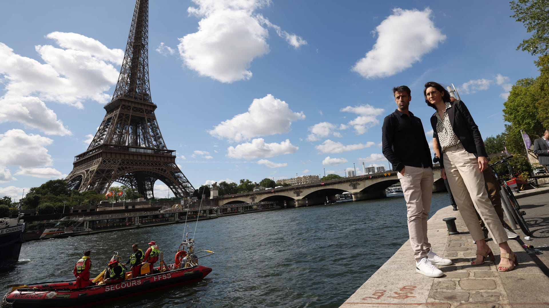 Amelie Oudea-Castera und Tony Estanguet: Die Ministerin für Sport and die Olympischen und Paralympischen Spiele 2024 und der Präsident des Organisationskomitees für Paris 2024 wollen Schwimmwettbewerbe in der Seine ermöglichen.