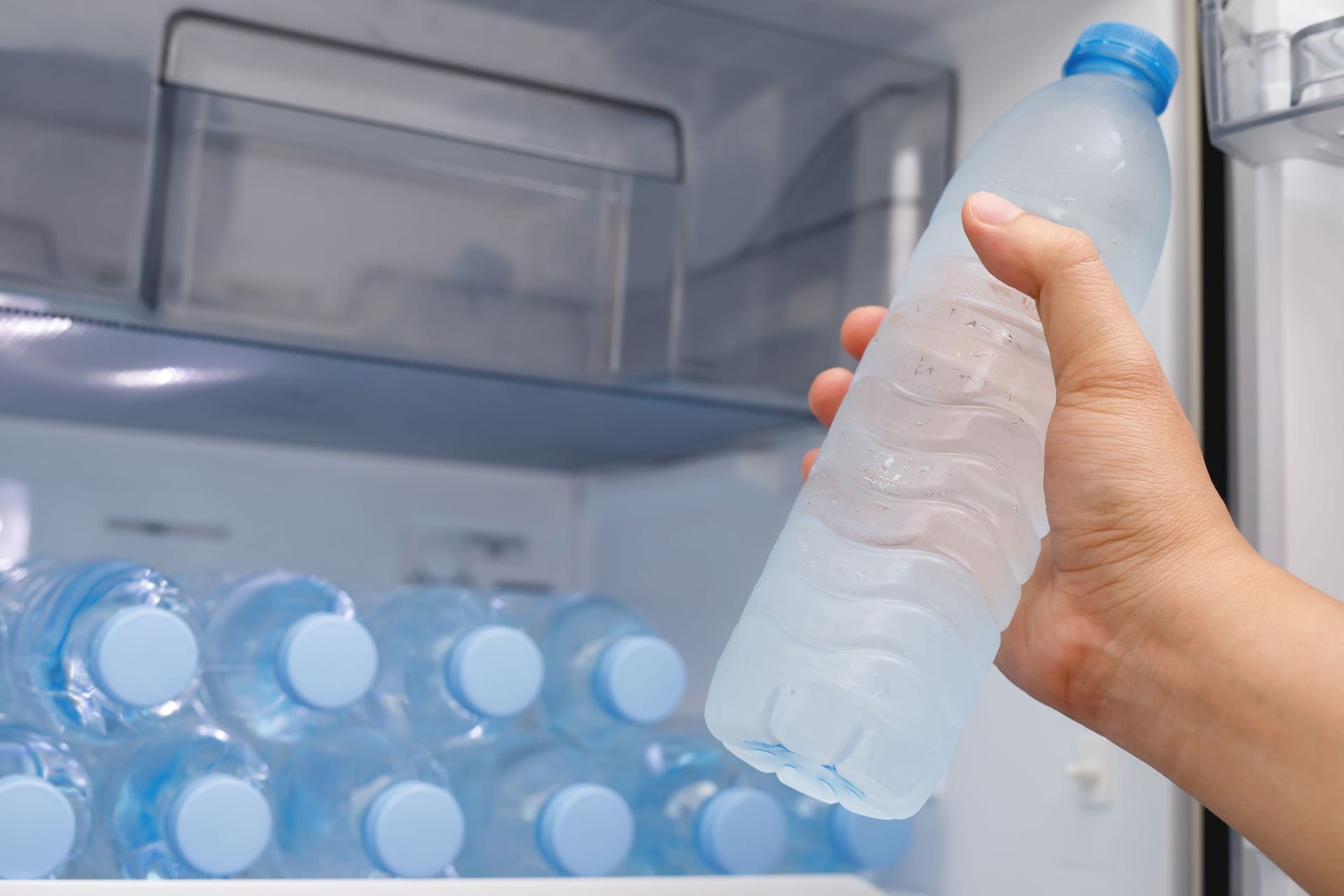 Flasche: Wer keine große Flasche zur Hand hat, kann auch kleine nehmen.