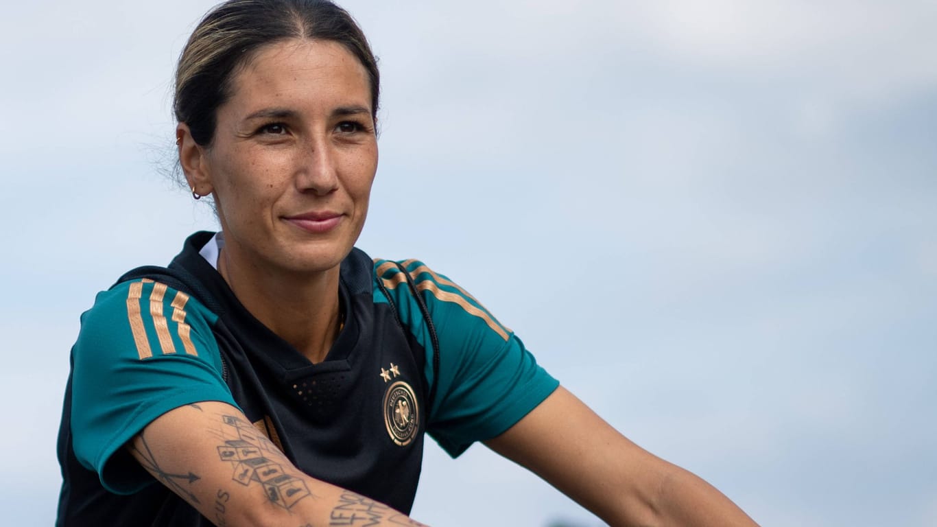 Sara Doorsoun: Sie steht bei der WM für die deutsche Fußballnationalmannschaft auf dem Rasen.