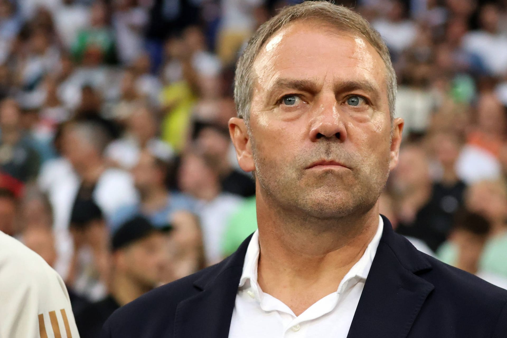 Hansi Flick: Der Bundestrainer bezieht mit deutlichen Worten zur aktuellen Situation Stellung.