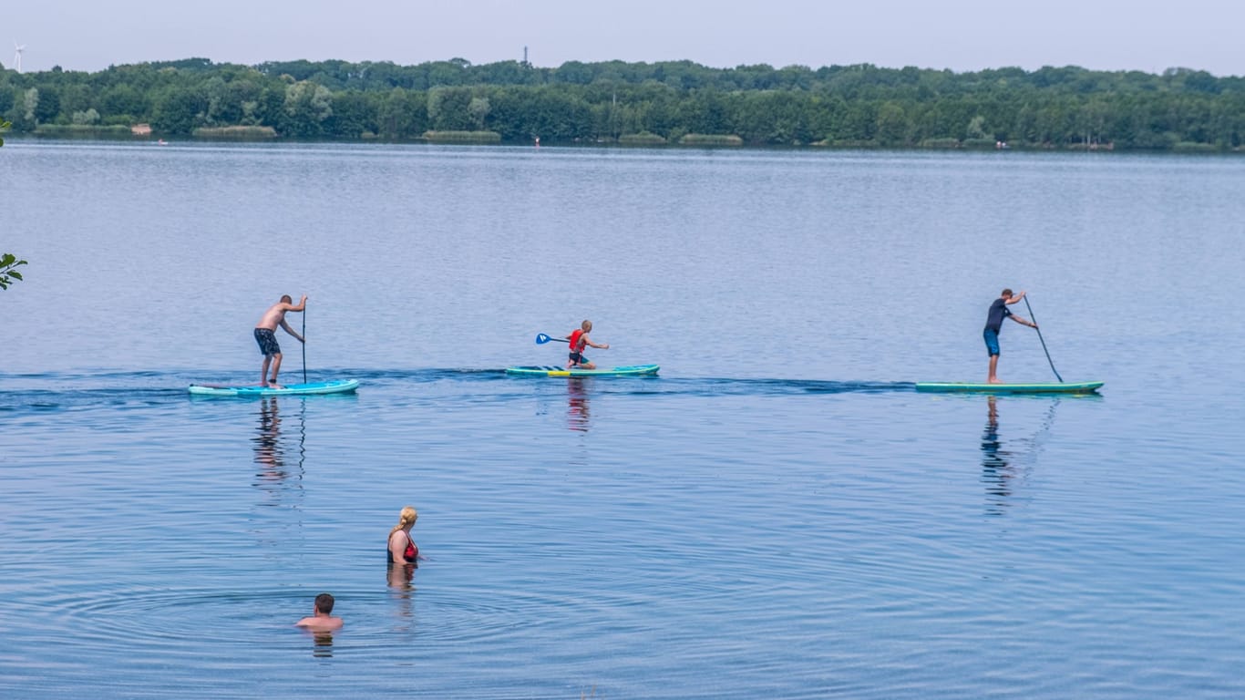 Wassersport am Cospudener See in Leipzig (Symbolbild): In Sachsen werden neue Temperaturrekorde vermeldet.