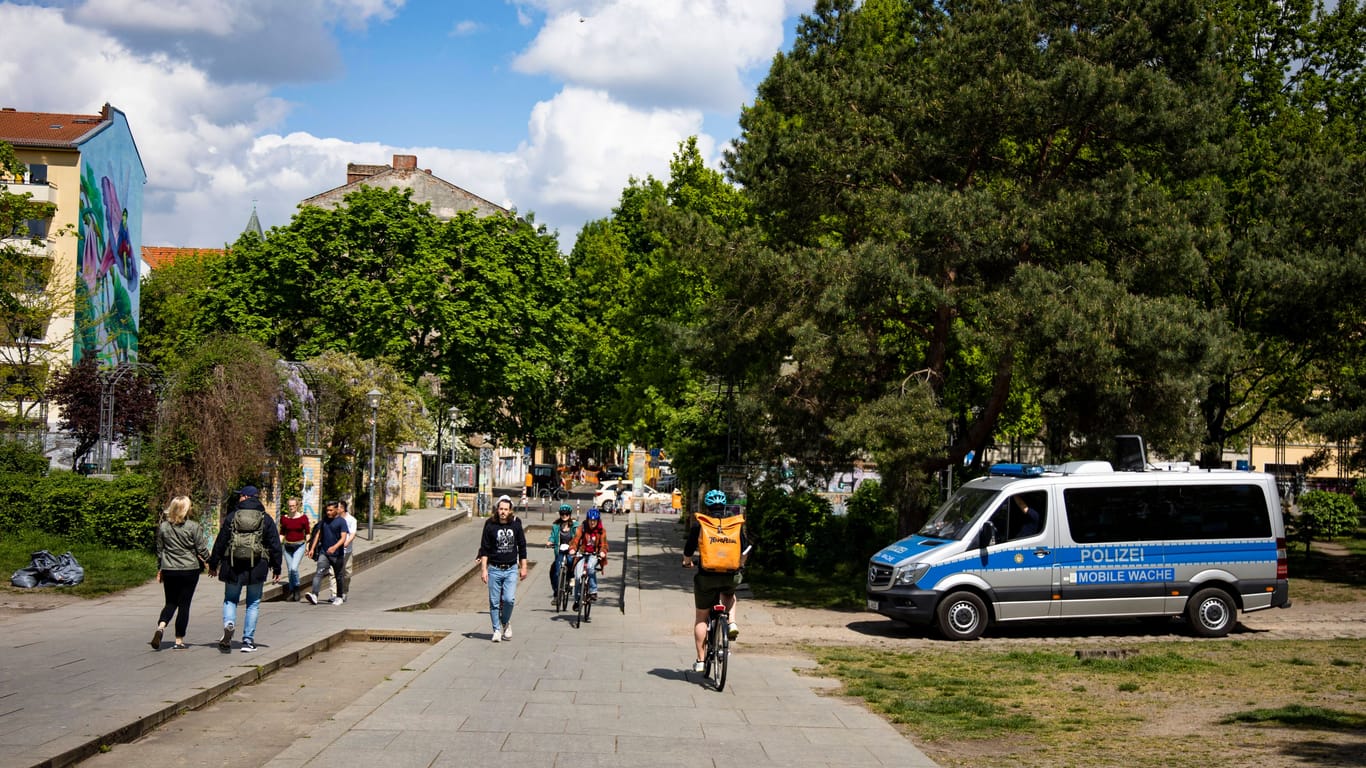 Polizei im Görlitzer Park (Archivbild): Eine zweite Person ist nach einer Vergewaltigung festgenommen worden.