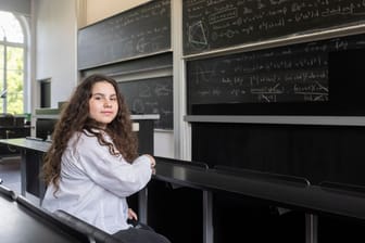 Adela Poteri in der Leibniz Universität Hannover: Hier besucht sie eine Mathematik-Vorlesung.