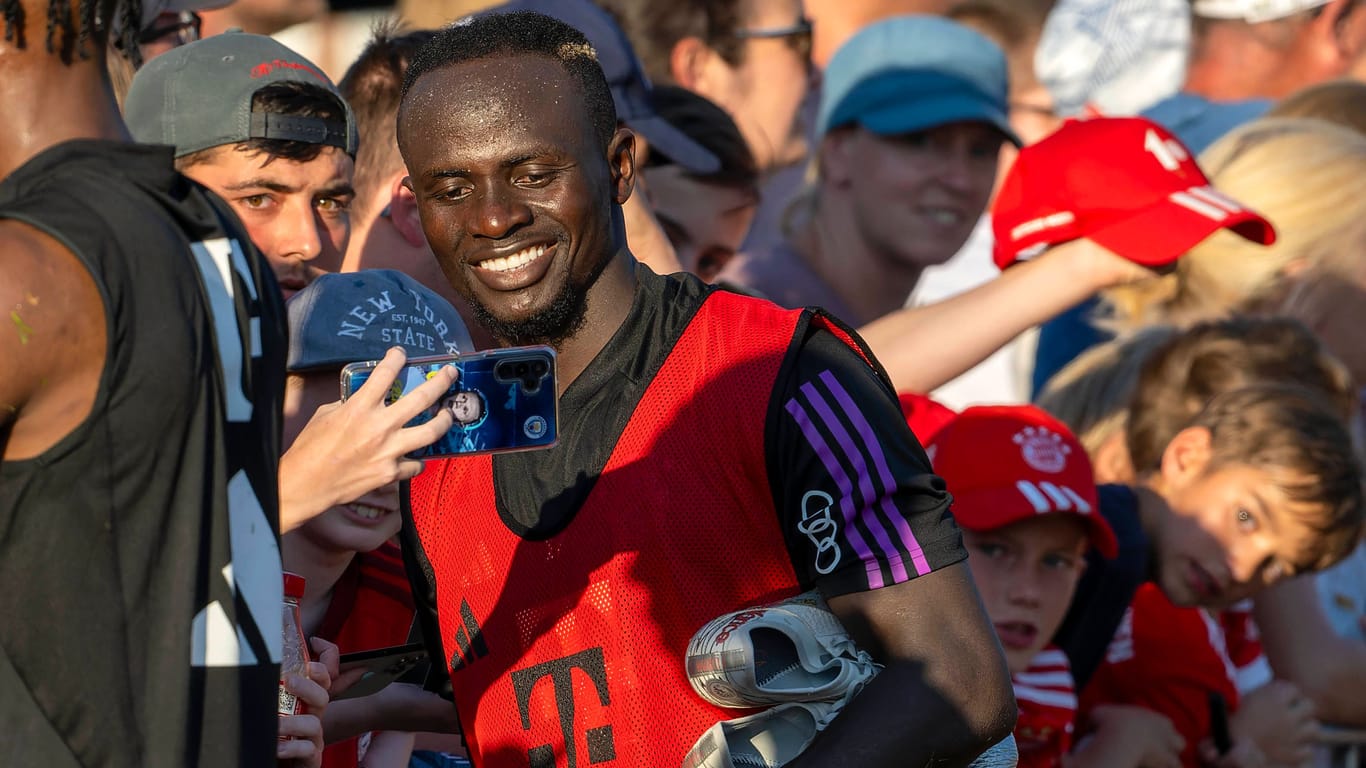 Sadio Mané: Auch der Senegalese ist im Trainingslager des FC Bayern am Tegernsee noch mit dabei.