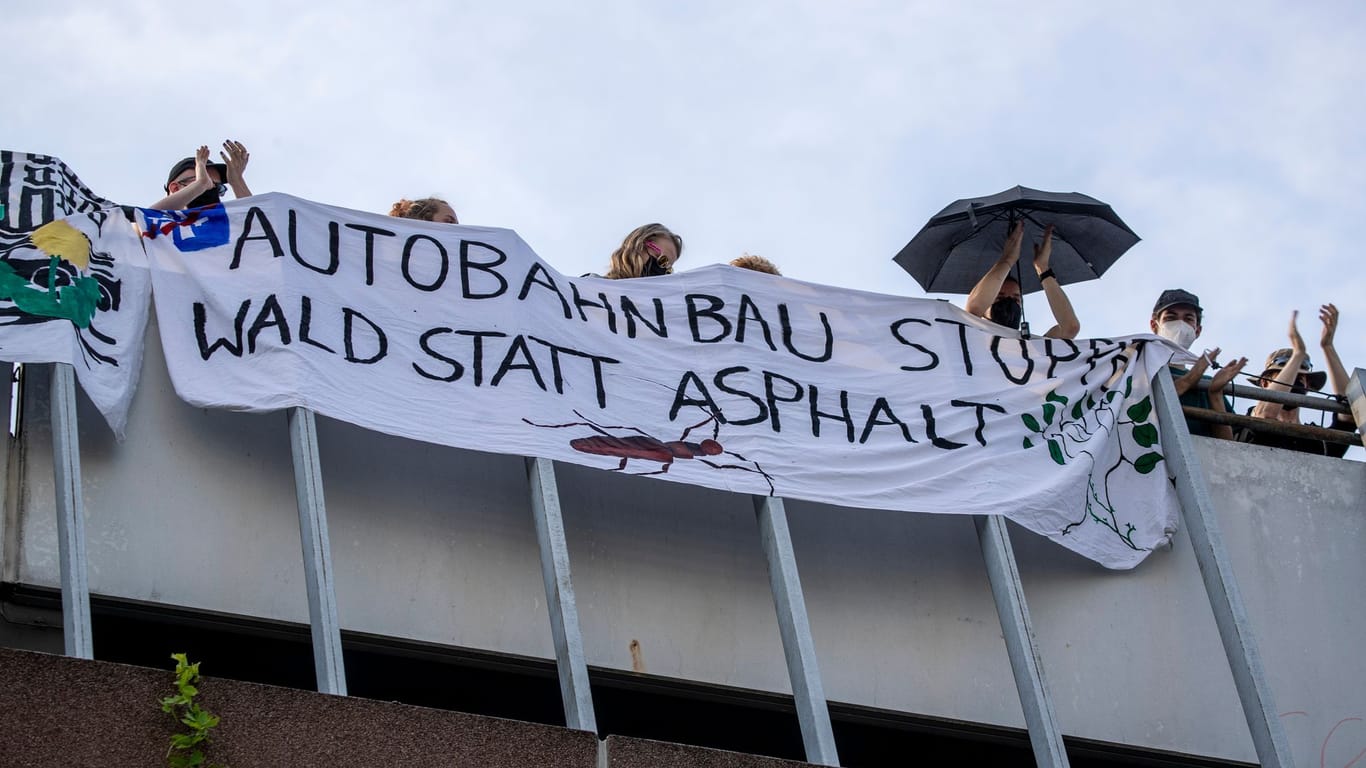 Klimaprotest im Stadtteil Sachsenhausen: Anhänger von "Fridays For Future" hatten seit Freitag ein Parkhaus besetzt.