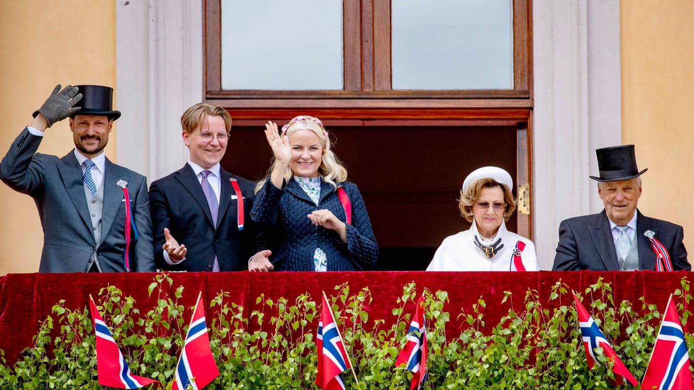 Die Mitglieder des norwegischen Königshauses am Nationalfeiertag im Mai.