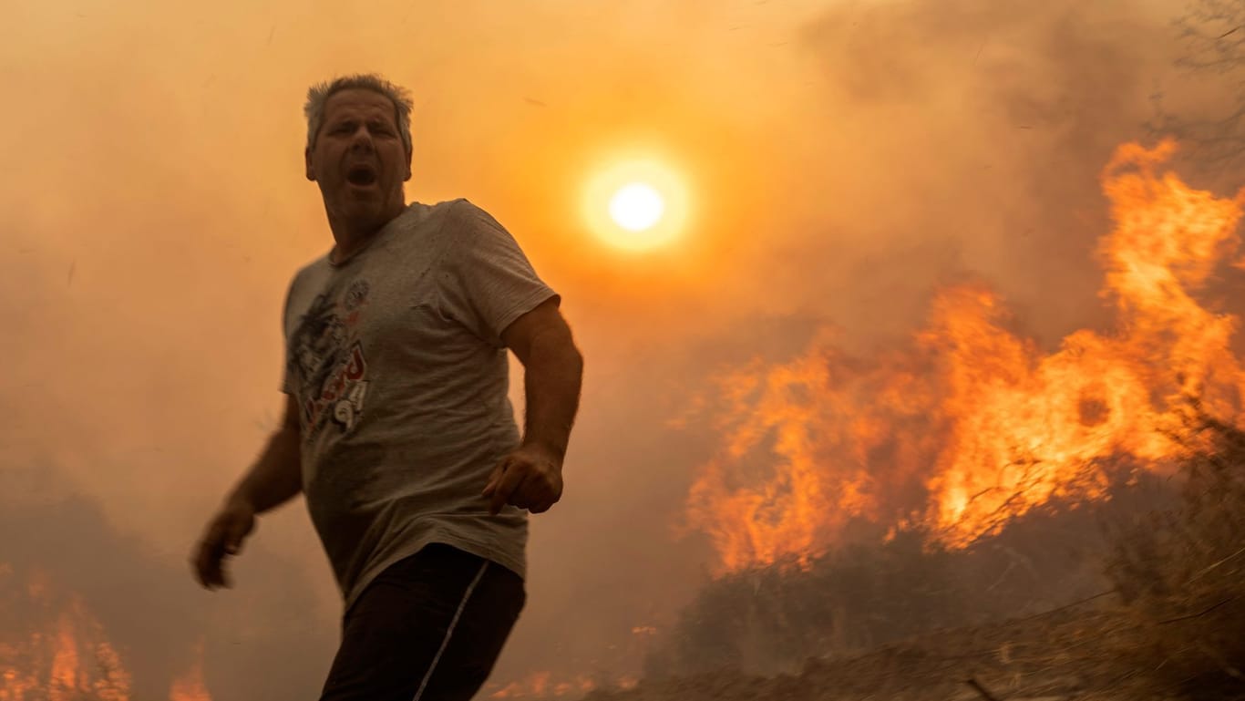 Verzweiflung in Griechenland: Beenden die Waldbrände die Hauptsaison des Tourismus?