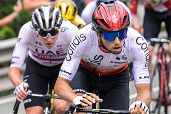 Tadej Pogacar vom UAE-Team bei der Tour de France (Archivbild): Über Funk gab es einen skurrilen Spruch an die Radsportler.