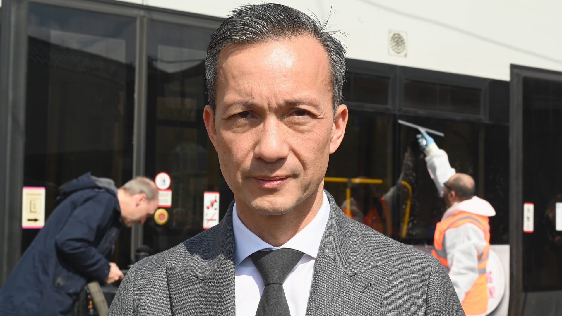 Polizeipräsident, Falk Schnabel: Der 54-Jährige wird einem Bericht zufolge sein Amt in Köln niederlegen. Polizeipräsident, Falk Schnabel: Der 54-Jährige wird einem Bericht zufolge sein Amt in Köln niederlegen.