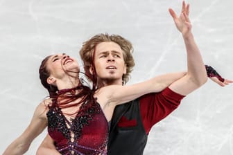 Eiskunstläuferin Diana Davis (l.): Die Tochter von Eteri Tutberidze tritt laut "Cholod" nicht mehr für Russland an.