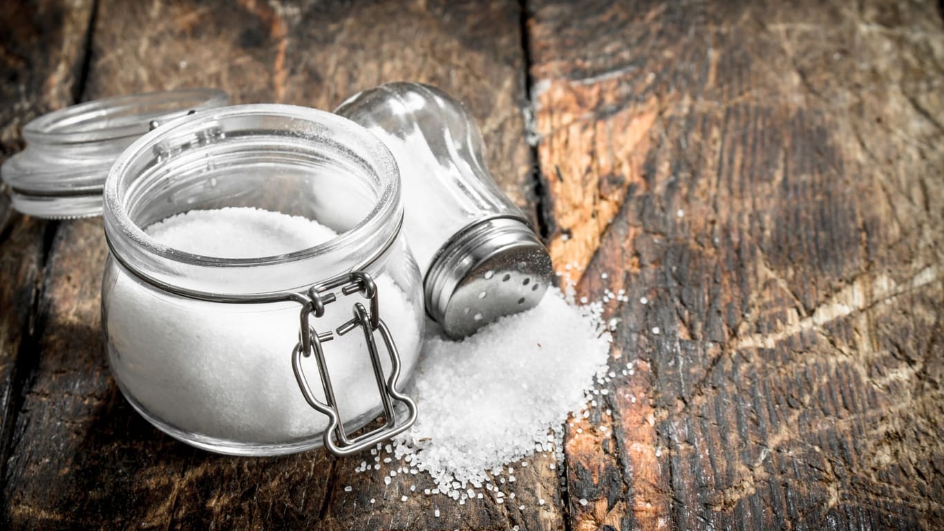 Salz: Das Lebensmittel muss nicht gekühlt aufbewahrt werden.