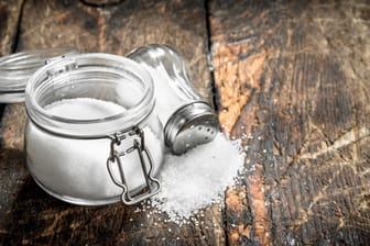 Salz: Das Lebensmittel muss nicht gekühlt aufbewahrt werden.