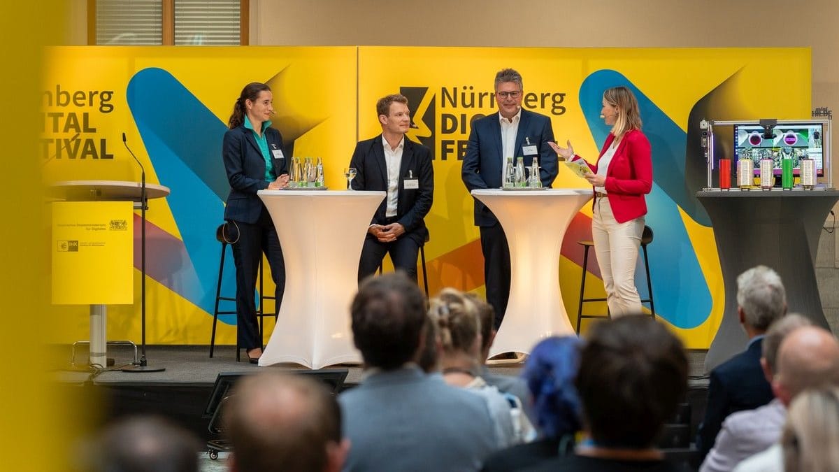 Auf dem Podium in der IHK saßen Vertreter der Industrie, der Forschung und des Ministeriums.