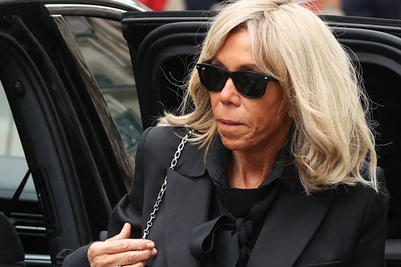 Brigitte Macron: Sie war bei der Trauerfeier für Sängerin und Schauspielerin Jane Birkin.