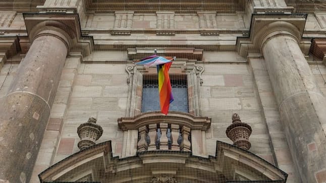 Nürnberg Kirchenobere Loben Aus Für Homoerotische Jesus Liebt Ausstellung