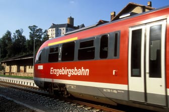 Ein Zug der Erzgebirgsbahn (Symbolbild).