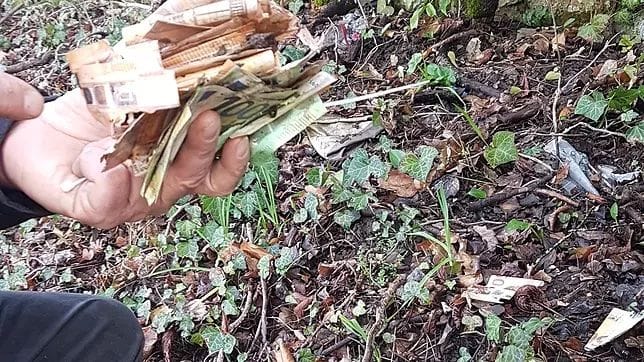 Die in Waldshut gefundenen Geldscheine waren offenbar bereits teilweise verrottet. Die in Waldshut gefundenen Geldscheine waren offenbar bereits teilweise verrottet.