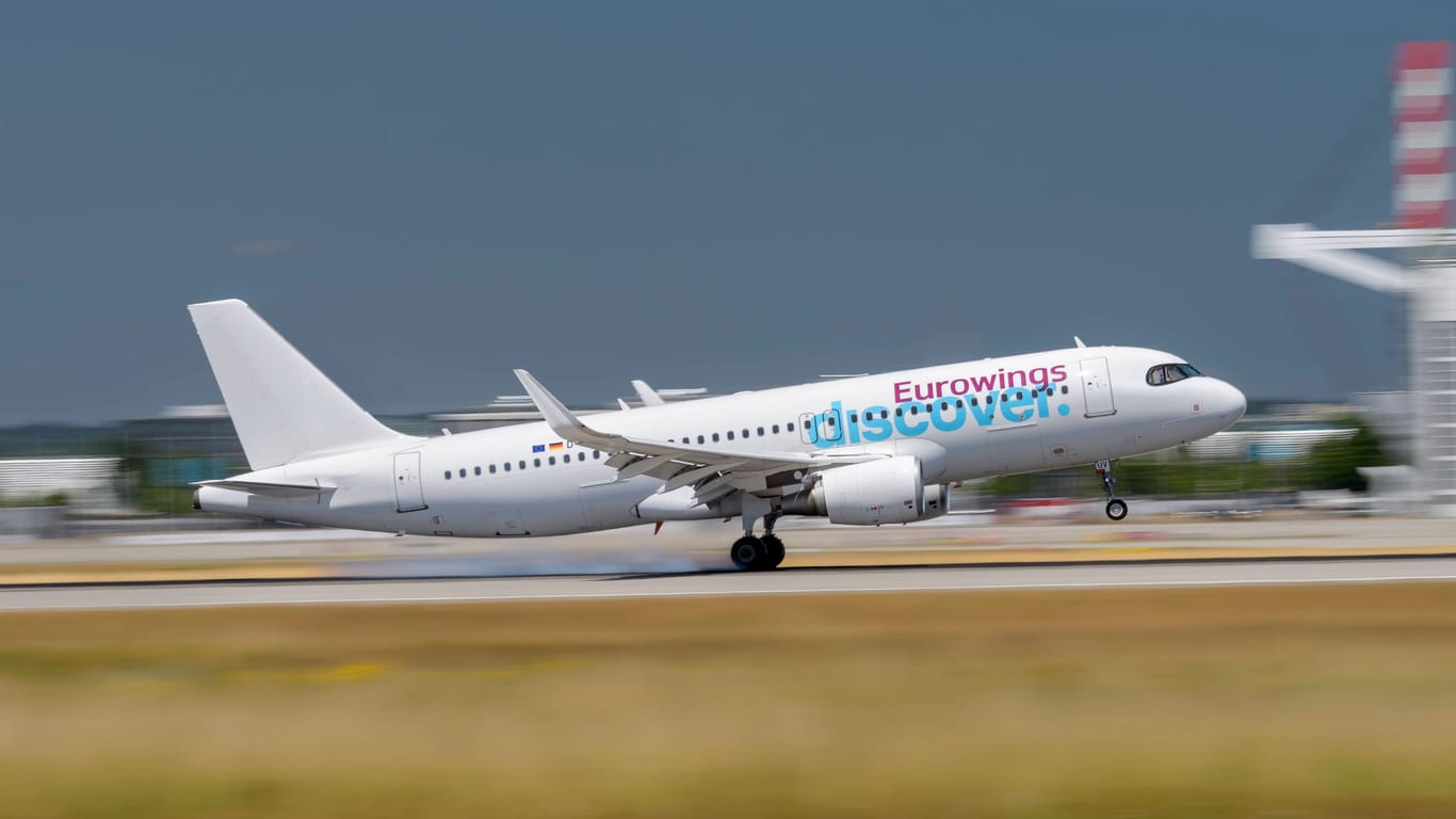 Eurowings Discover Airbus bei der Landung (Archivfoto): Ein junger Pilot musste sich beweisen.