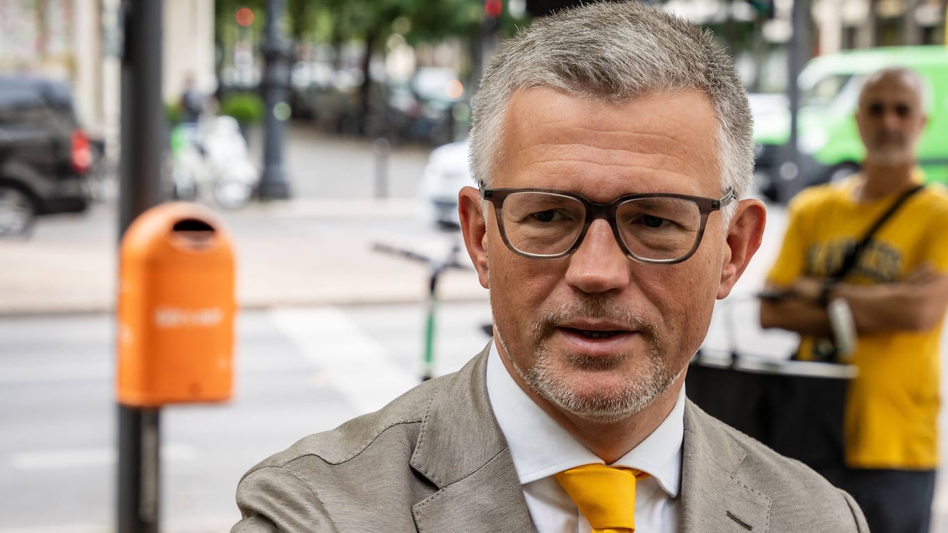 Andrij Melnyk (Archivbild): Der ehemalige ukrainische Botschafter in Deutschland hat sich mit einem Politikwissenschaftler gestritten.