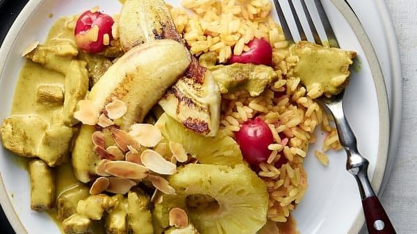 Das Schweizer Gericht Riz Casimir aus Putenfleisch, Ananas, einer Sahnesoße und verschiedenen exotischen Gewürzen.