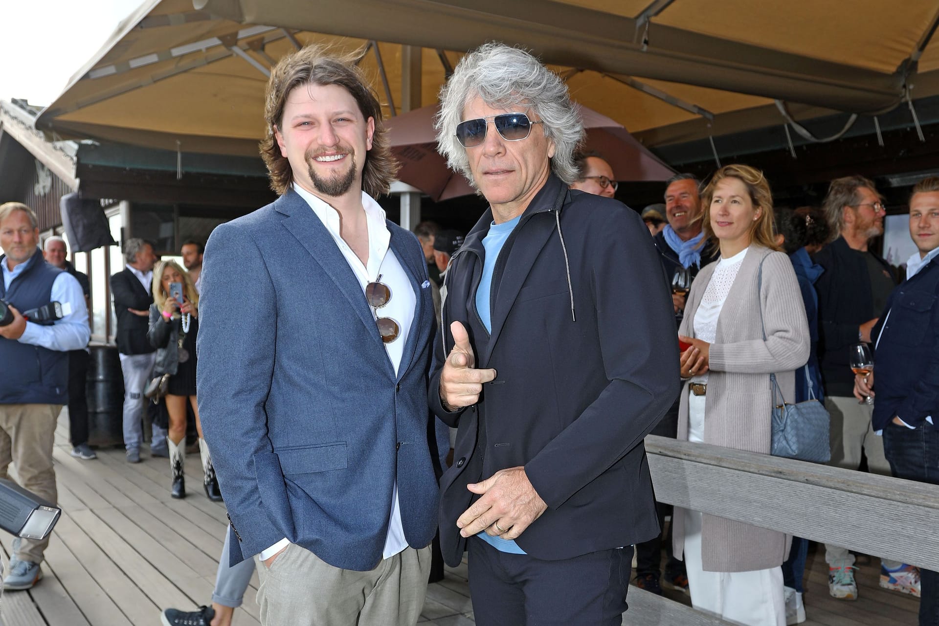 Jon Bon Jovi und sein Sohn Jesse auf Sylt: Noch am selben Abend ging es weiter nach London.