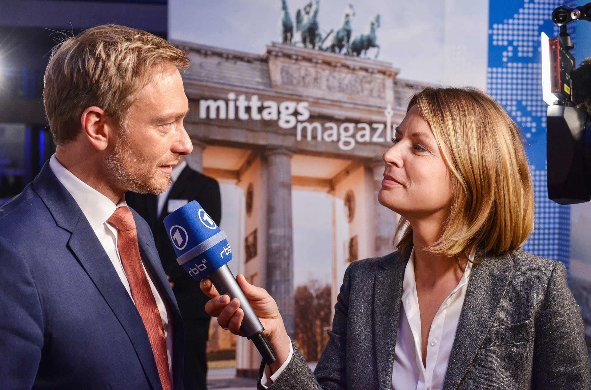 November 2017: Rund 500 Gäste aus Politik, Kultur, Wirtschaft und Medien beim ARD-Hauptstadttreff., das damals neue "Mittagsmagazin" mit Jessy Wellmer führt Interviews.