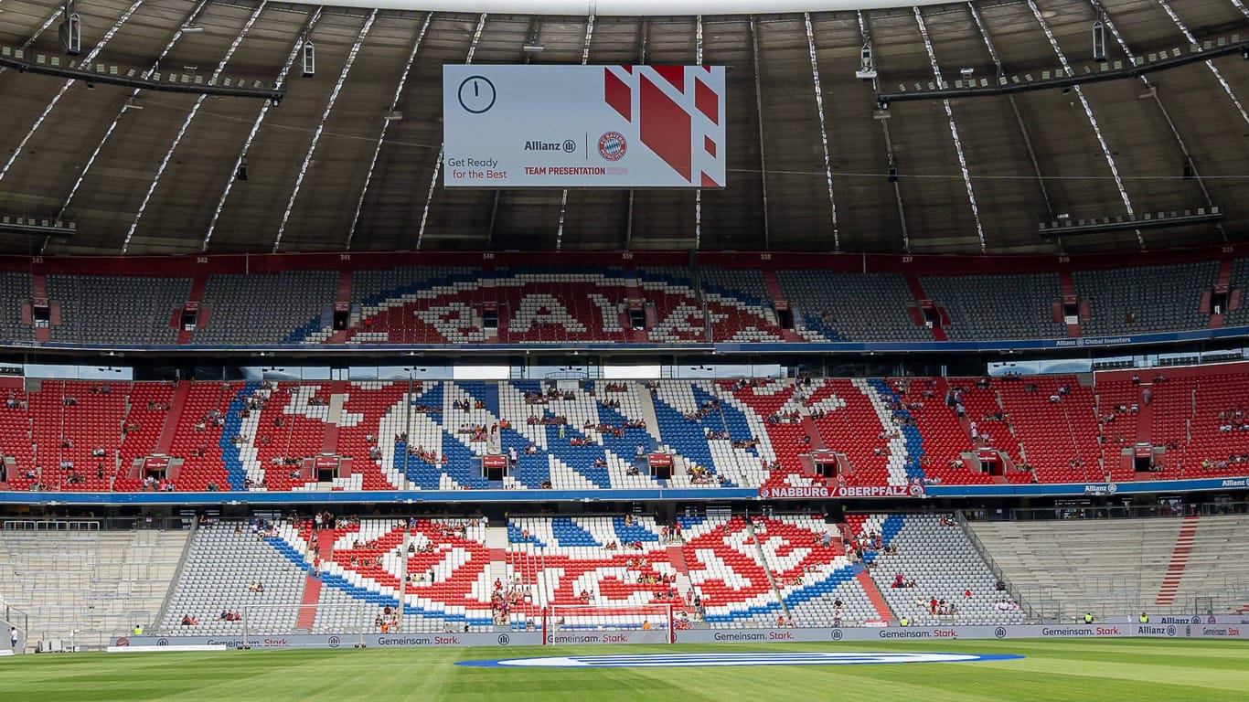 Die Allianz Arena am Tag der Team-Präsentationen der Bayern: 2023/24 gibt es ein Novum.