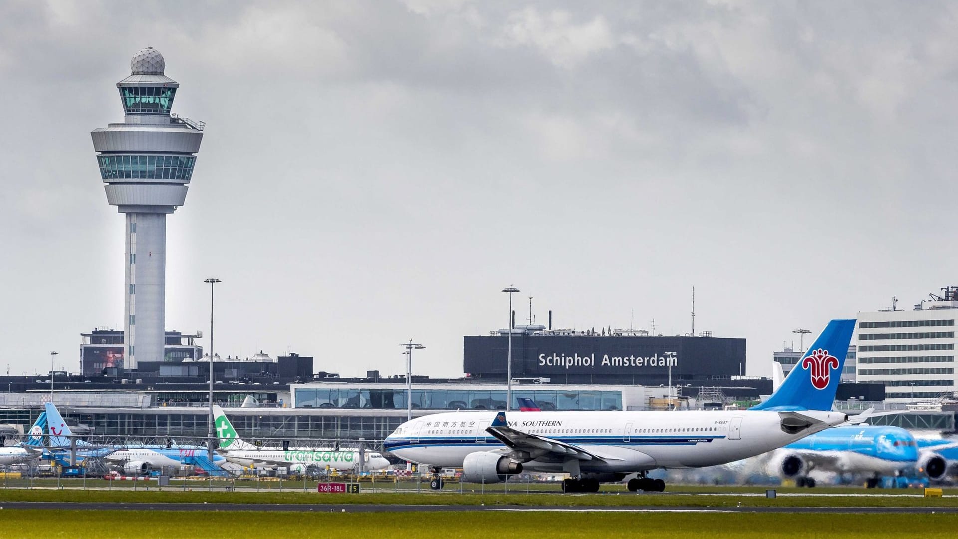 Amsterdam Schiphol: Flughafen