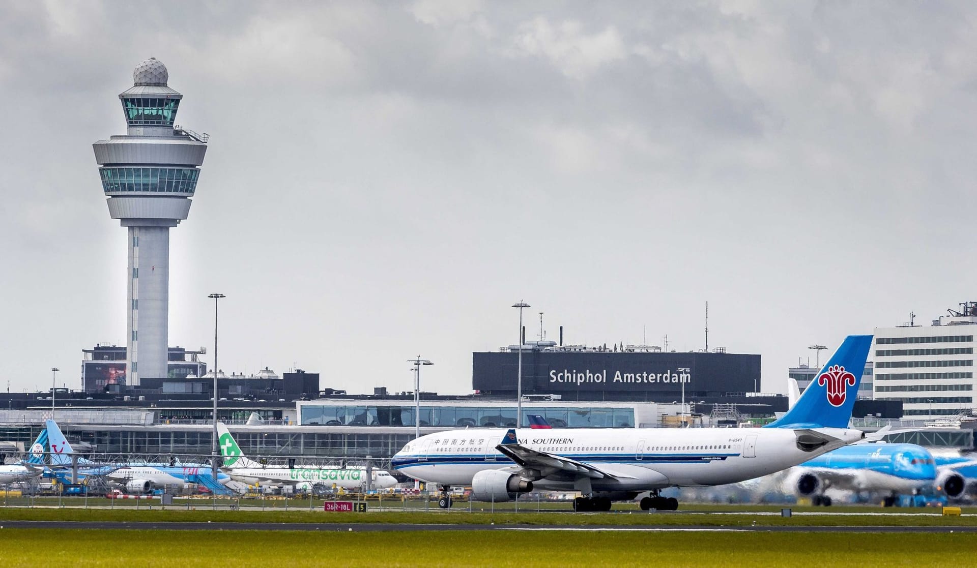 Amsterdam Schiphol: Flughafen