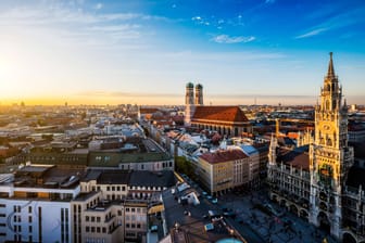 Der Marienplatz und die Innenstadt von oben: München zählt laut einer Studie zu den gastfreundlichsten Städten in Europa.
