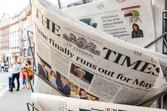 Die britische Zeitung "The Times" zeigt sich besorgt über die Rekordwerte der AfD in den Umfragen. Auch der Rechtsruck in anderen EU-Ländern zieht Kritik auf sich.