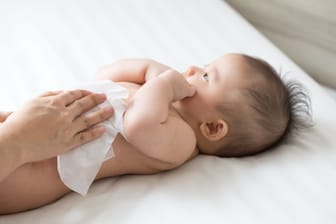 Baby Feuchttücher: Die Produkte helfen bei der Babypflege.