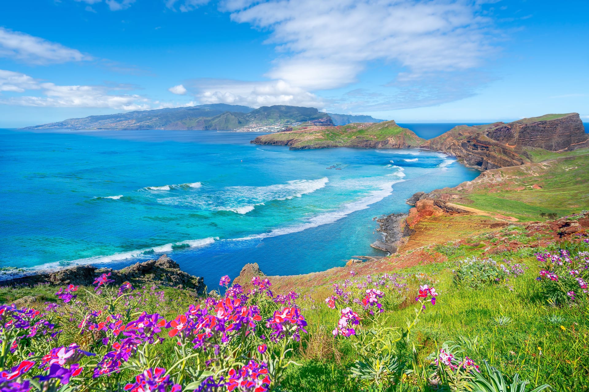 Madeira: Auch hier bleiben die Temperaturen im Sommer angenehm.