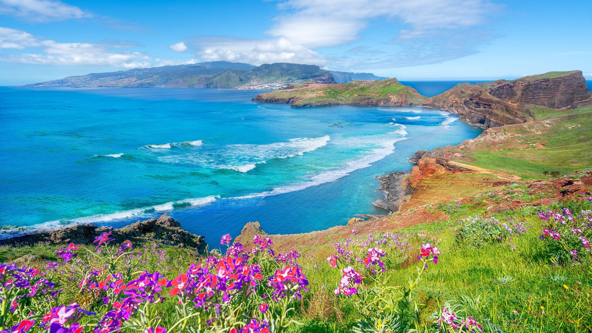 Madeira: Auch hier bleiben die Temperaturen im Sommer angenehm.