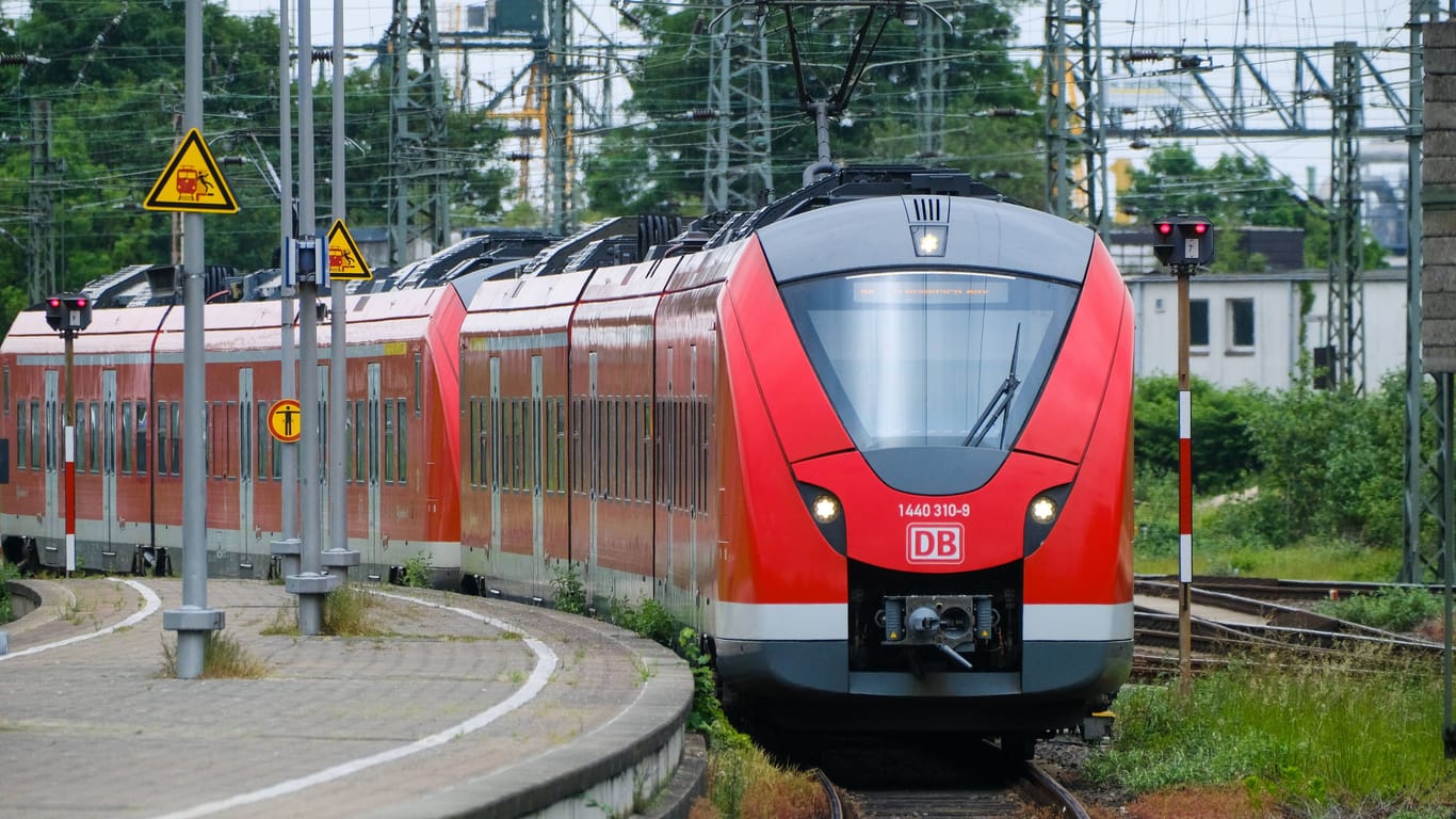 Regionalzug der Deutschen Bahn (Symbolbild): Während der Verhandlungen sollen keine Streiks stattfinden.