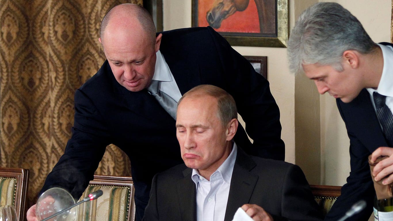 Jewgeni Prigoschin (l) und Wladimir Putin (Archivbild): Er gilt auch als "Putins Koch".