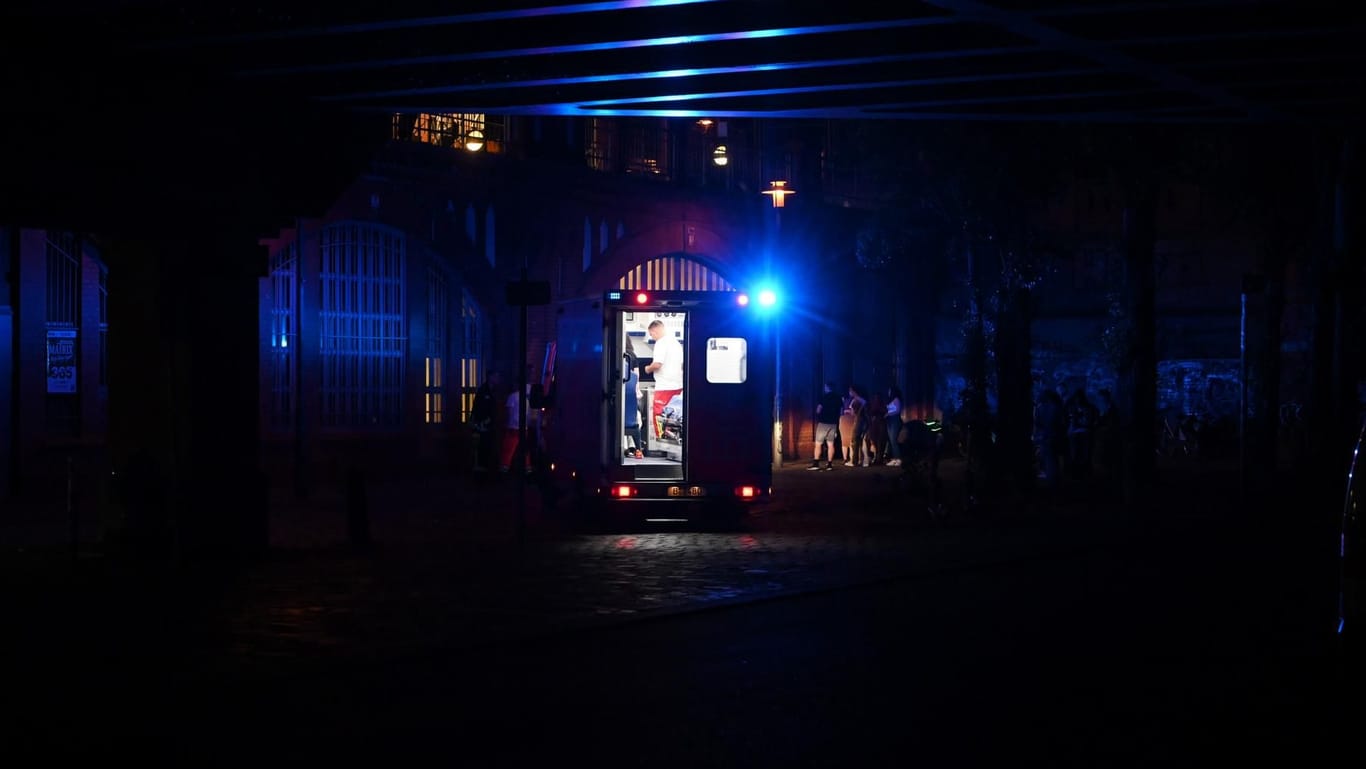Rettungswagen vor dem Matrix in der Nacht: Mehrere Mädchen wurden behandelt.