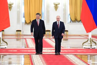 Xi Jinping und Wladimir Putin: China hält weiterhin zum kriegführenden Russland.