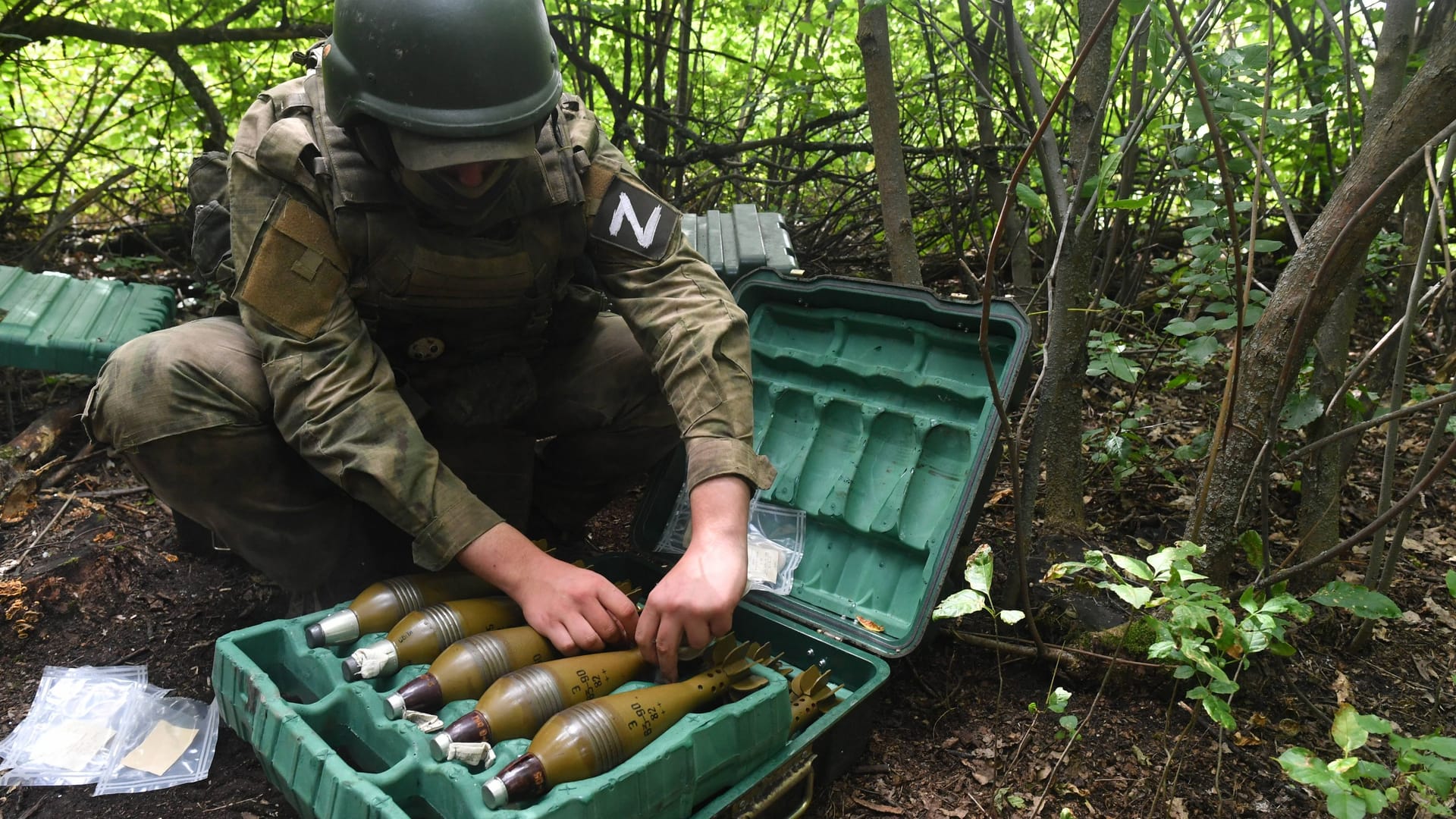 Russischer Soldat im Kampf: Teilweise mangelt es an Munition.