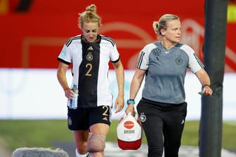 Carolin Simon: Die Außenverteidigerin vom FC Bayern fällt monatelang aus.