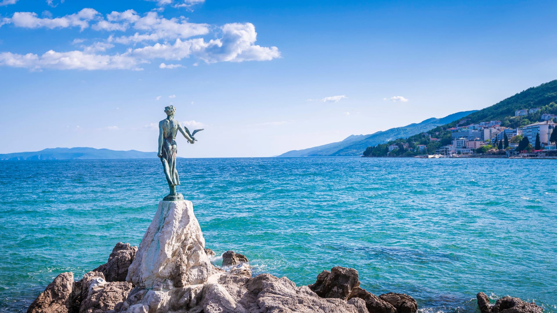 "Mädchen mit der Möwe": Das Küstendenkmal steht in der Kvarner-Bucht.