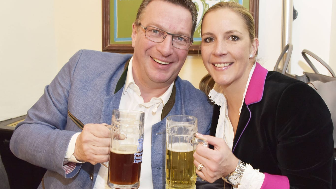 Martin und Tanja Frühauf beim Starbierfest am Tegernsee (Archivfoto): Die Geschäfte der beiden passen einigen Anwohnern nicht.