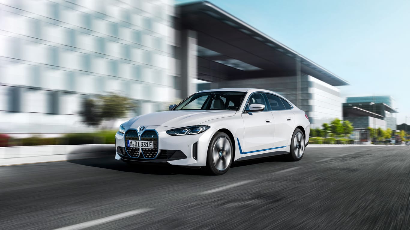 BMW i4 eDrive40: Bundesfamilienministerin Lisa Paus liegt mit diesem Wagen auf Platz eins der umweltfreundlichsten Dienstwagen.