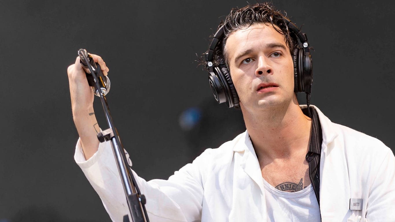 Matty Healy: Er und seine Band The 1975 haben Konzerttermine abgesagt.