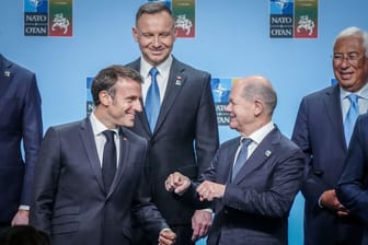 Nato-Gipfel: Macron liefert der Ukraine Langstreckenwaffen - Scholz nicht.