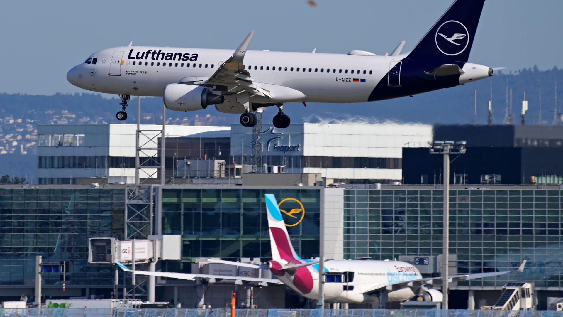 Flughafen Frankfurt (Symbolbild): Deutsche Flughäfen sind in diesem Jahr unbeliebter geworden.