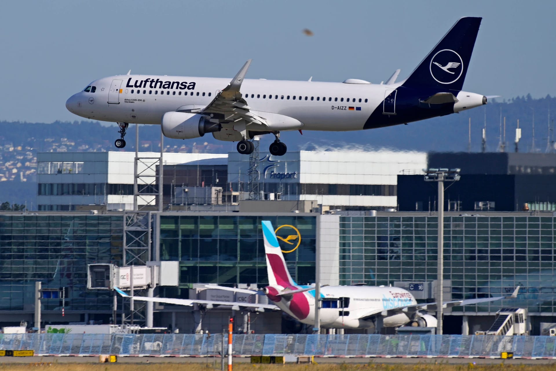 Flughafen Frankfurt (Symbolbild): Deutsche Flughäfen sind in diesem Jahr unbeliebter geworden.