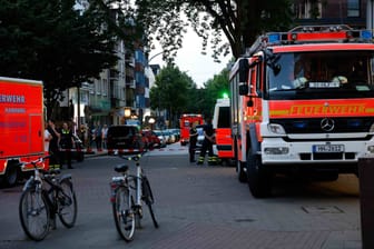 Feuerwehr in Hamburg (Archivfoto): Für eine Hausbewohnerin konnten die Retter nichts mehr tun.