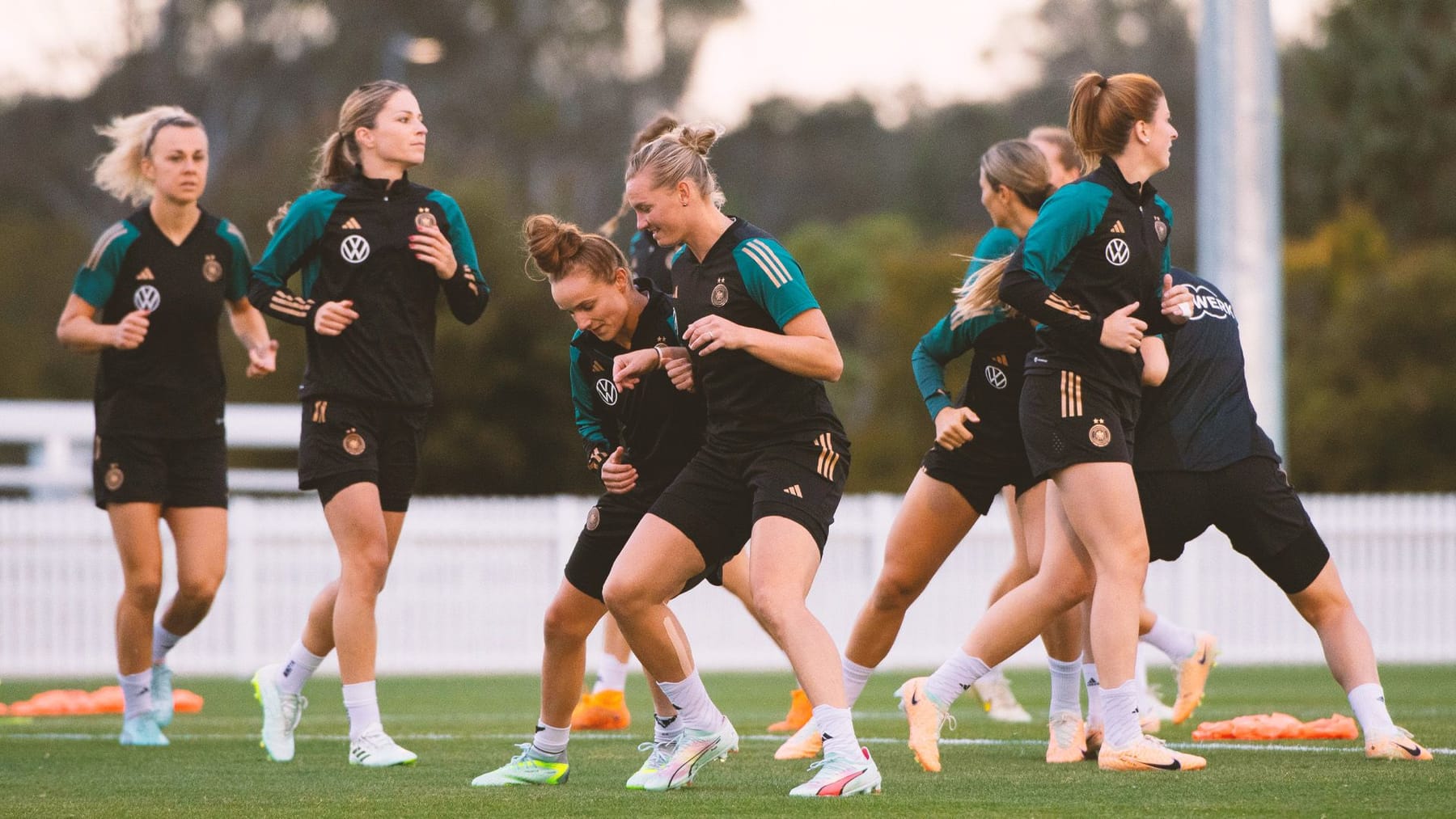 Frauen Wm Dfb Torsch Tzin Alexandra Popp Feiert Ihren Vater